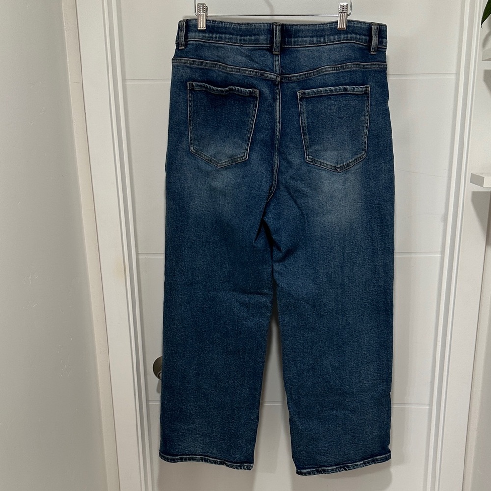 Plus Size High-Rise Women's Jeans in Medium Blue Wash; Curve Appeal Dream Weave - Picture 4 of 7